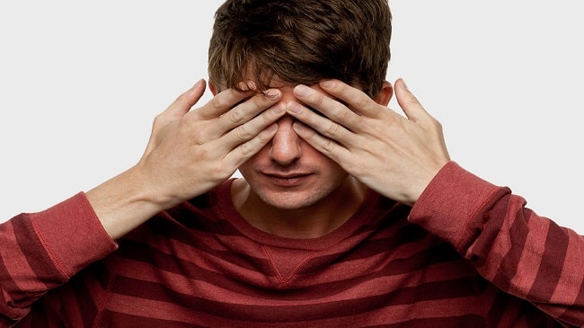 خطرات به اشتراک گذاری لنزهای تماسی