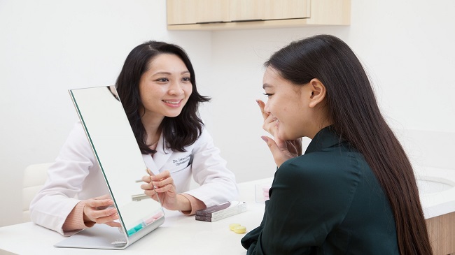 تفاوت معاینه چشم و معاینه لنز