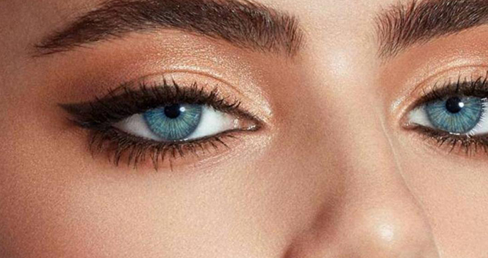ترفندهای آرایشی با لنز آبی